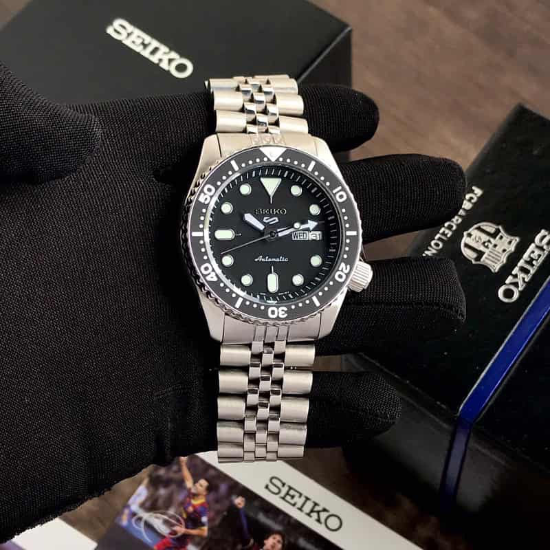Seiko 5 Sports Black Bazel Grape Jubli Chain Automatic Mens Watch