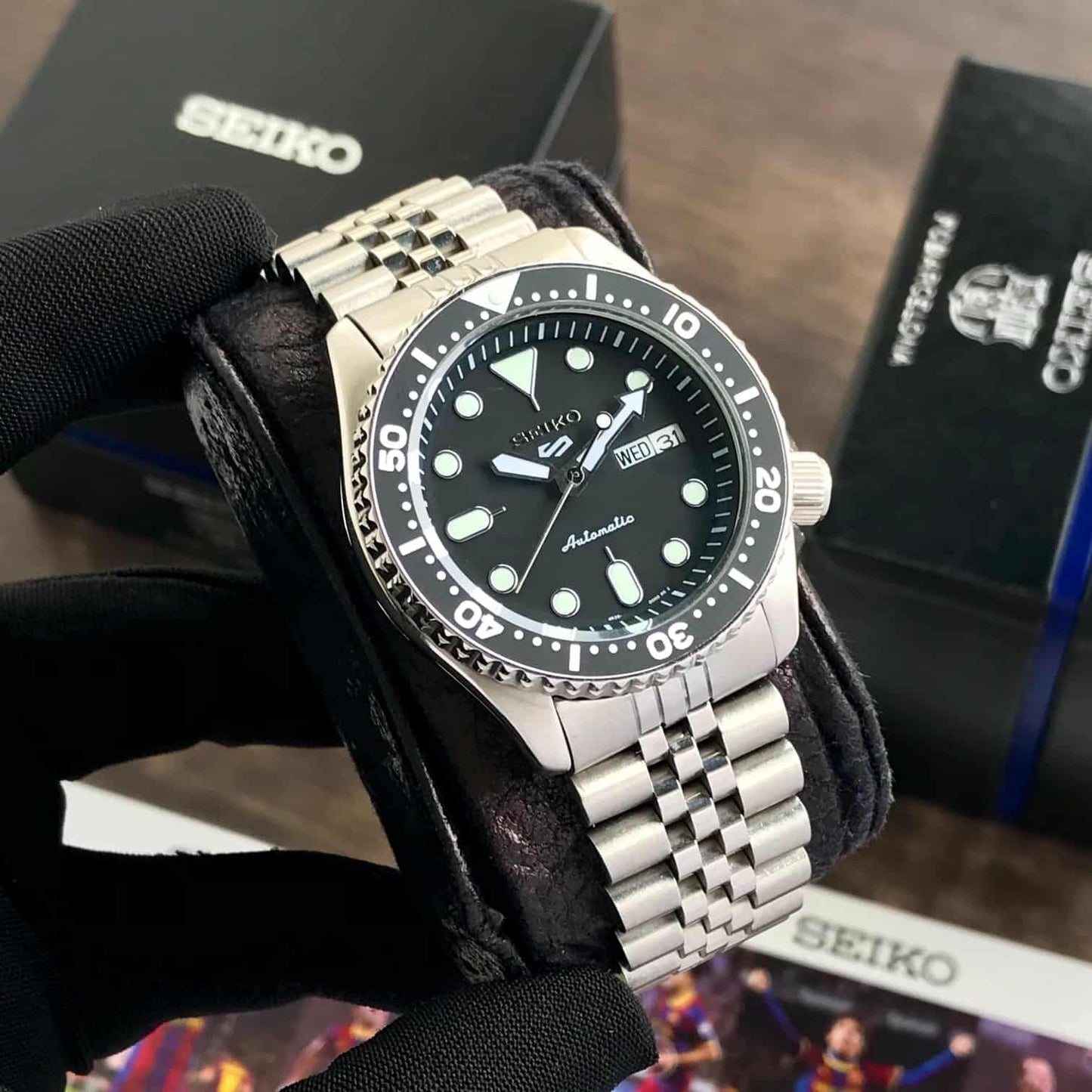 Seiko 5 Sports Black Bazel Grape Jubli Chain Automatic Mens Watch
